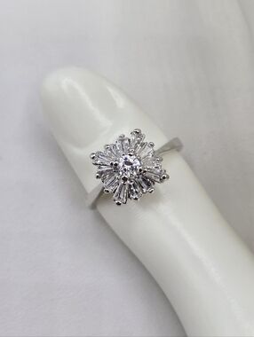 Swarovski Crystal Elements Silver Floral Ring Clear Size 7.75 Flower Bridal Prom